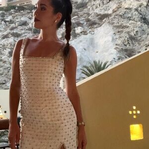 Elegant White Sleeveless Dress